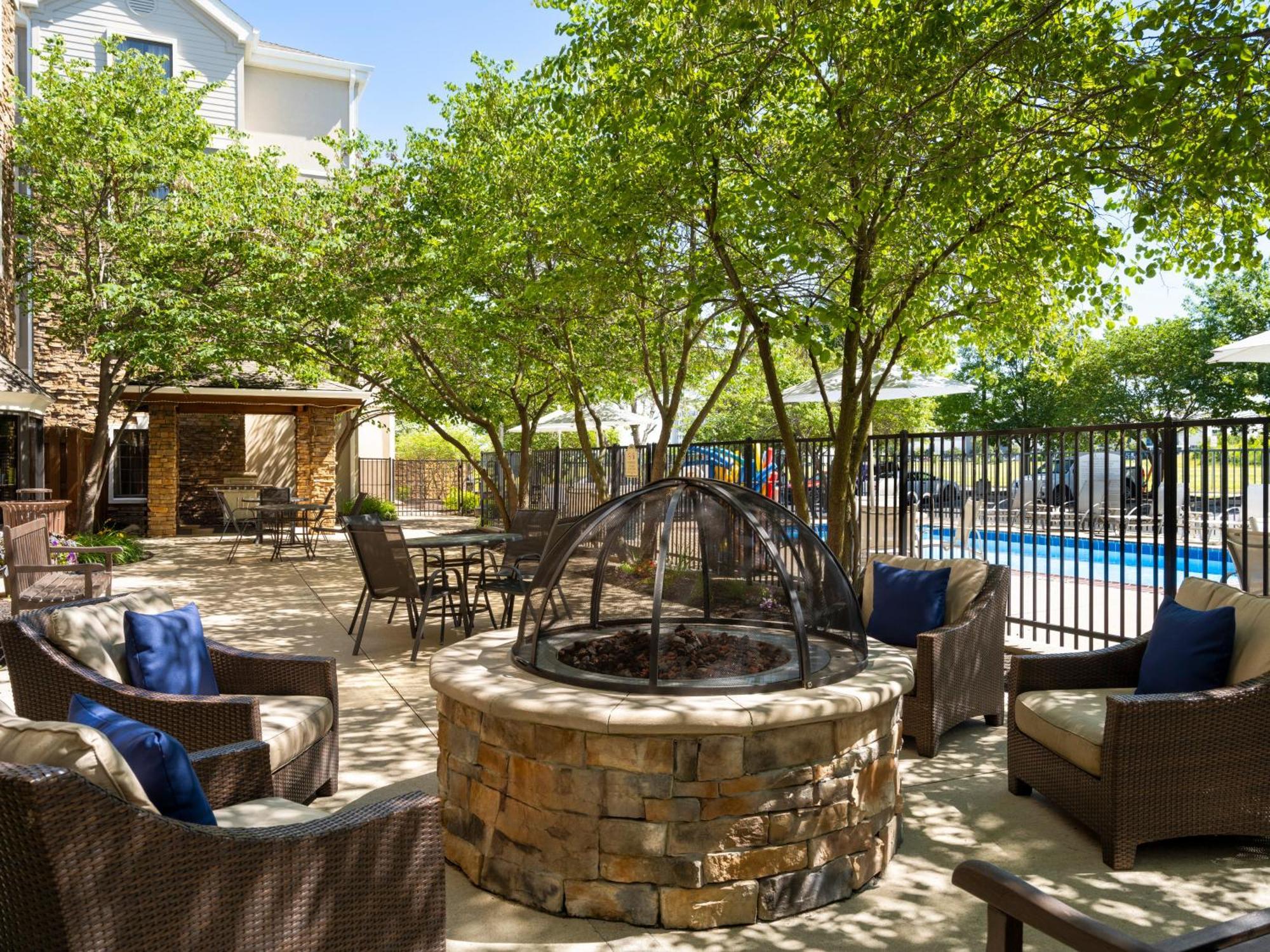 Staybridge Suites Indianapolis-Airport By Ihg Plainfield Kültér fotó
